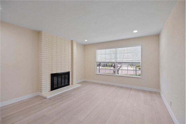 Building Photo - 2714 Flory Dr