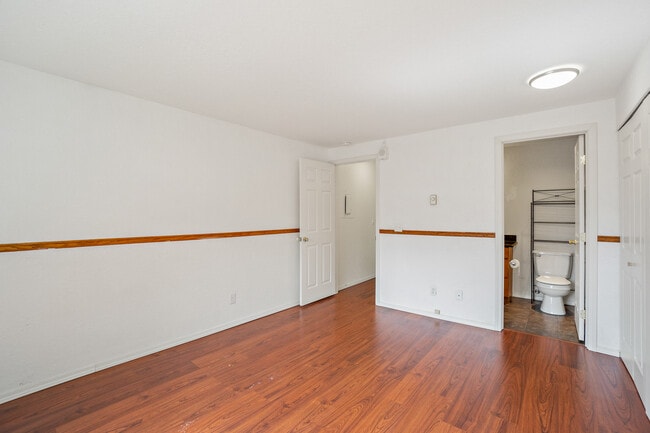 Building Photo - 9494 Redmond - Woodinville Rd NE