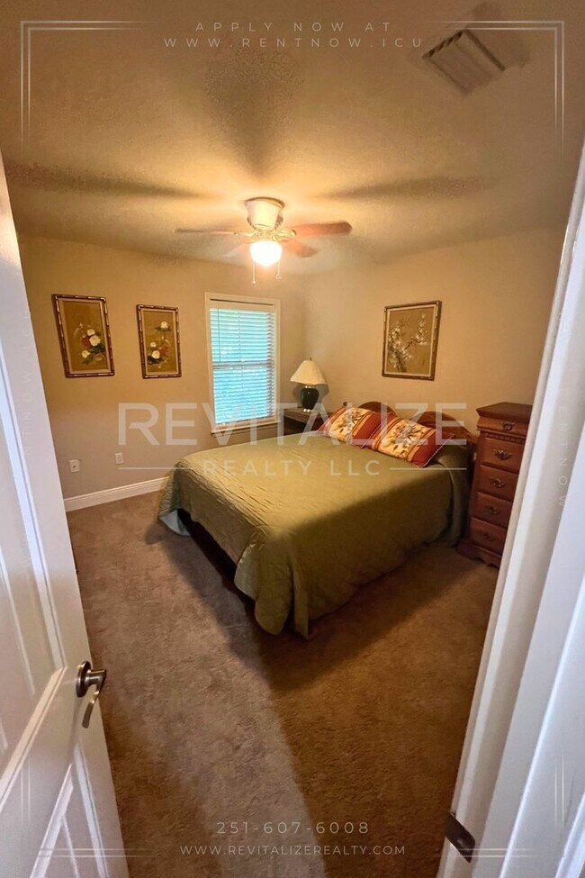 Building Photo - COMING SOON! Beautiful Home in Huntington ...