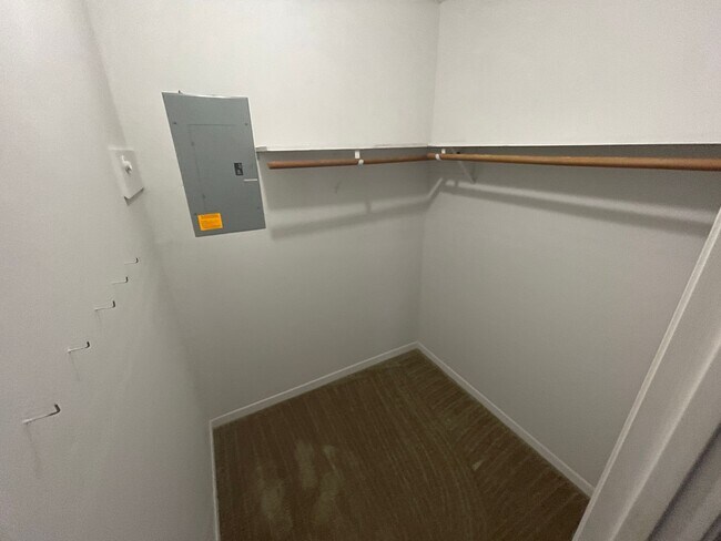 Building Photo - 552 Lawson Ln