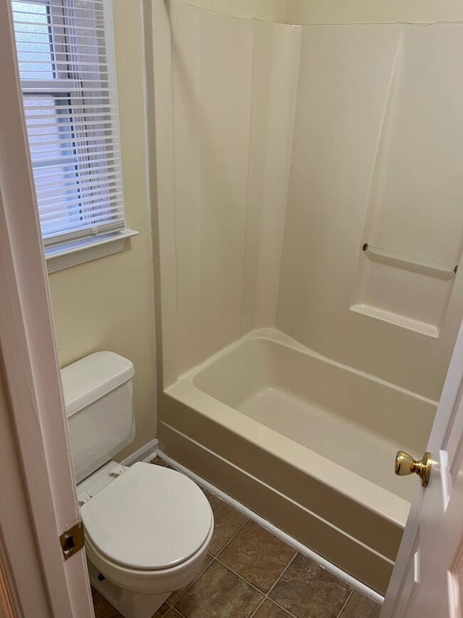 Building Photo - 684 Williams-White Rd