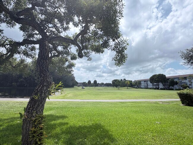 Building Photo - 800 SW 125th Way