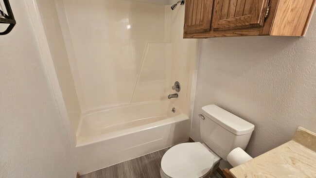 Building Photo - 1700 Kendolph Dr