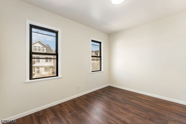 Building Photo - 116 Paine Ave