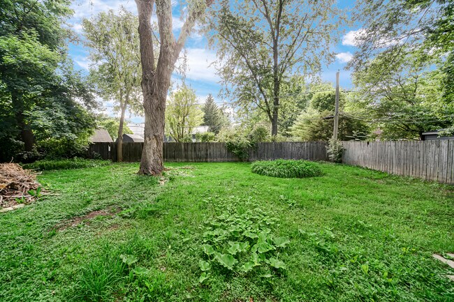 Building Photo - 34904 N Carvis Dr