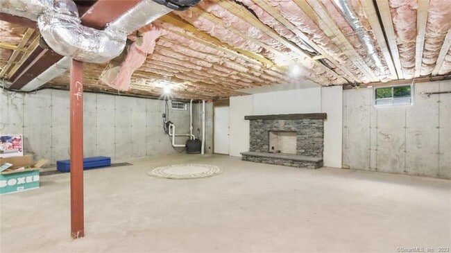 Building Photo - 2312 Redding Rd