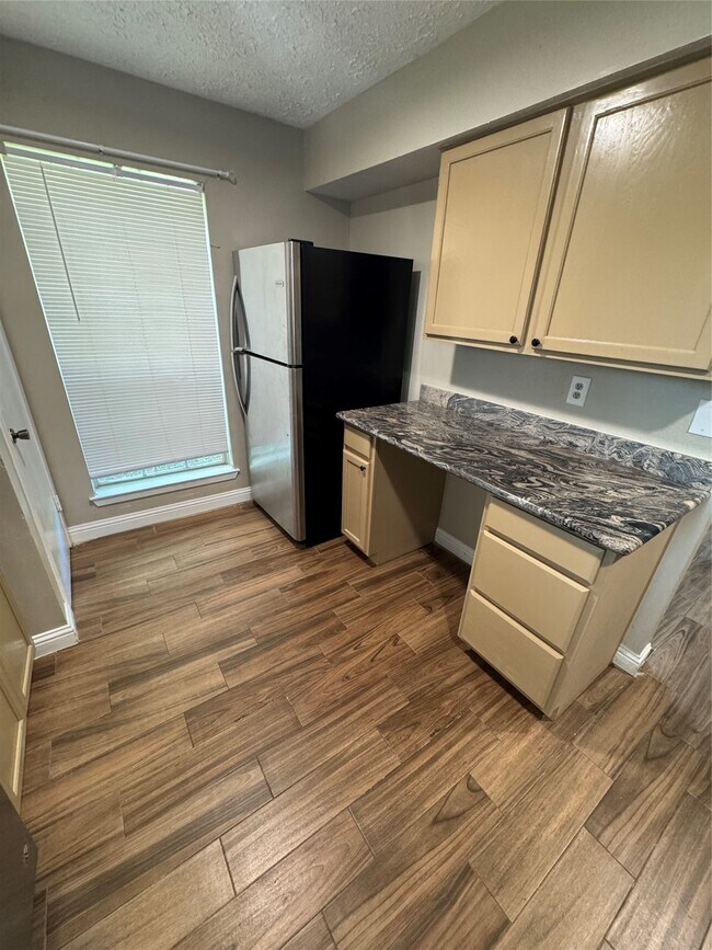 Building Photo - 3351 Deermoss Dr