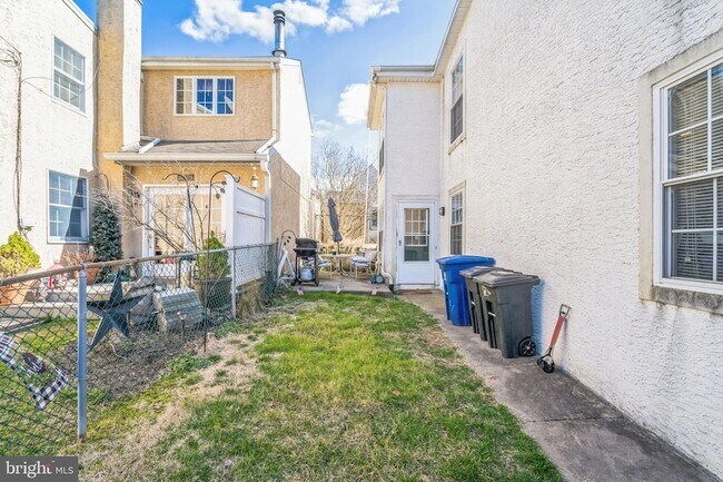 Building Photo - 449 Parker Ave