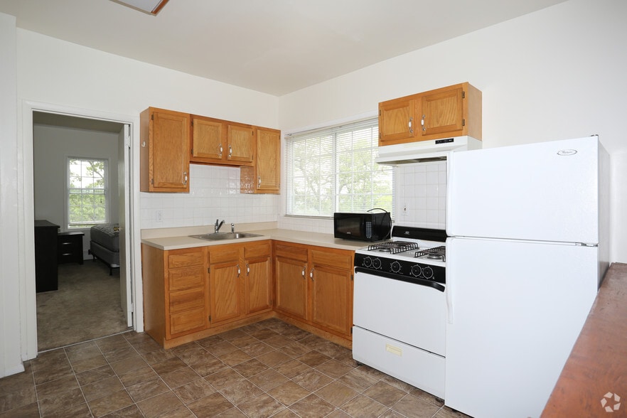 Kitchen - Edgecliff Apartments