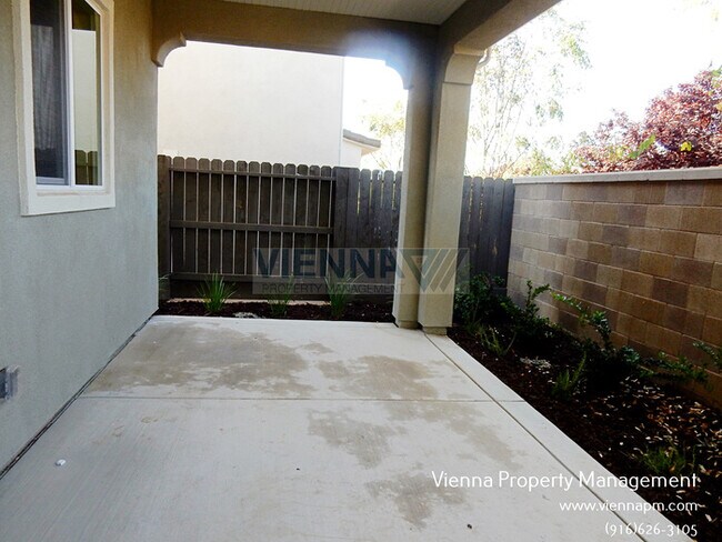 Building Photo - 1062 Yucca Dr