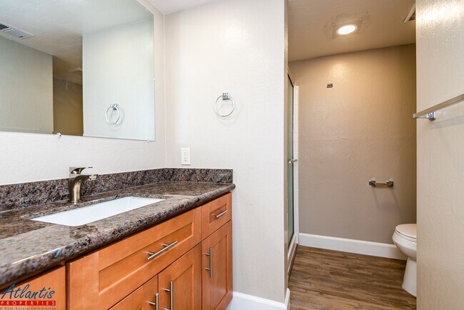 Building Photo - Lovely Home | Central A/C | E.V. Charger