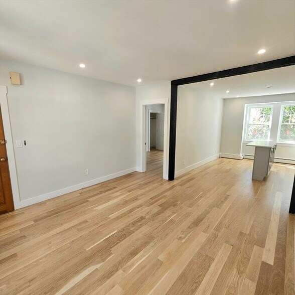 Building Photo - 19 Roberts St