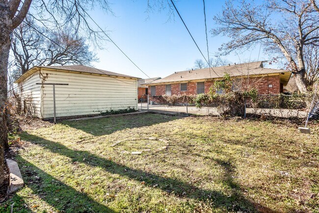 Building Photo - 6520/6522 SAINT MORITZ AVE