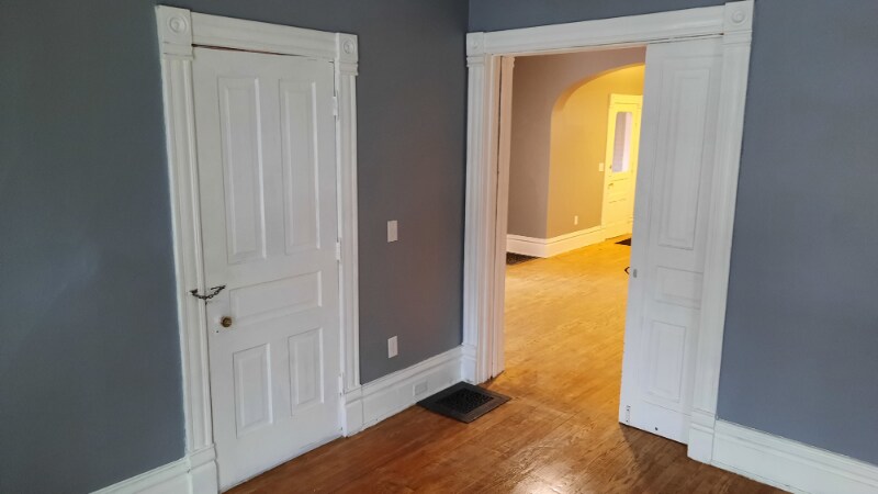 Building Photo - 127 Paddock Ave SE