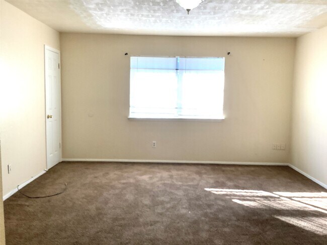 Building Photo - 6310 S Briar Bayou Dr