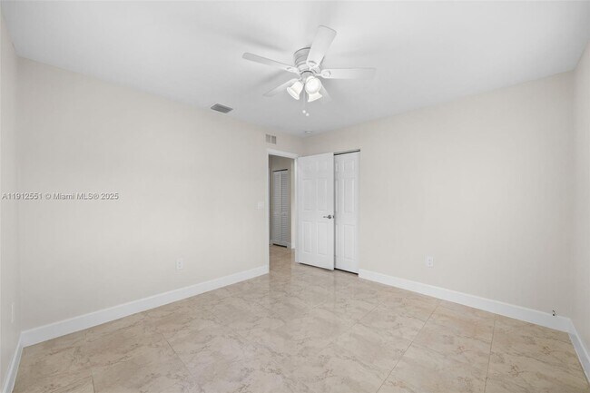 Building Photo - 2410 Coolidge St