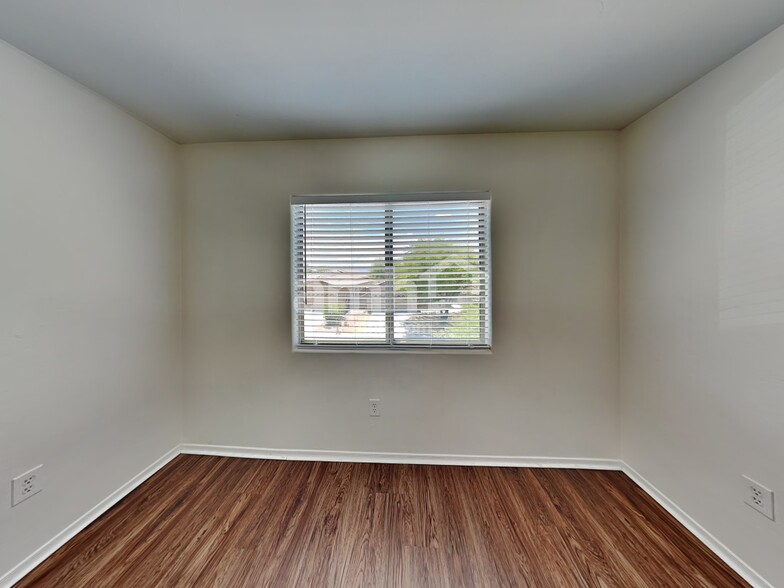 Building Photo - 6613 E Gehrig Ln