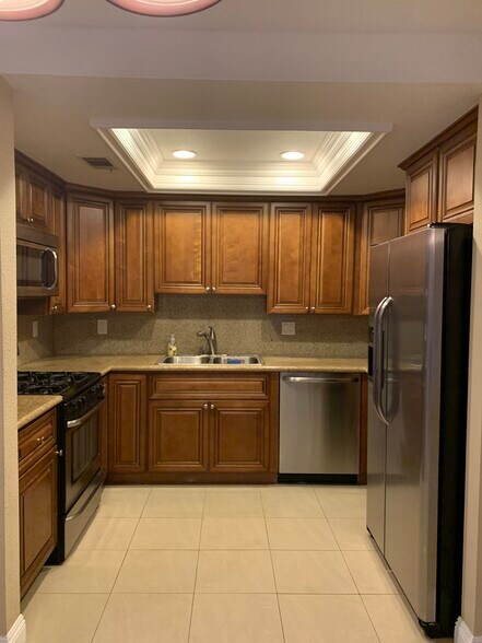 Building Photo - 2602 W Columbine Ave