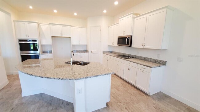 Building Photo - 9918 Summerlake Groves St