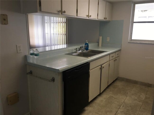 Building Photo - 3633 Cockatoo Dr