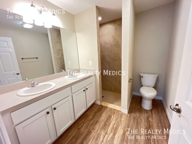 Building Photo - 6 Juniper Way