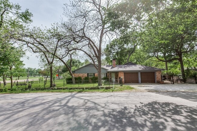 Building Photo - 9551 E Lake Highlands Dr