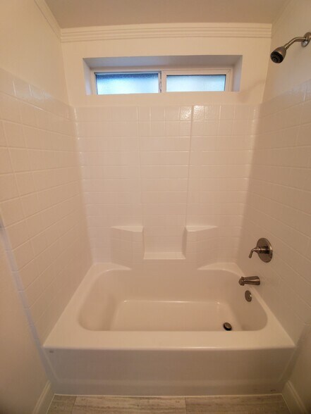 Building Photo - 25918 Meadowmist Dr