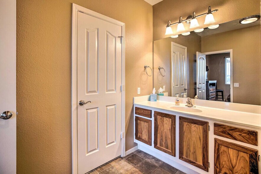 Building Photo - 16013 S Desert Foothills Pkwy