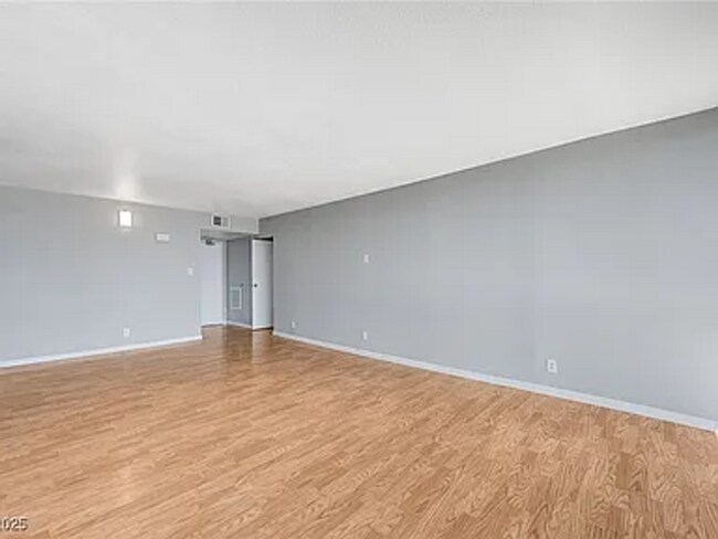 Building Photo - Enjoy resort-style living in this 2 Bed 2 Bath Condo with Stunning Strip Views in the Wimbledon C...