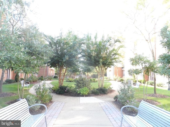 Building Photo - 2520 Kensington Gardens