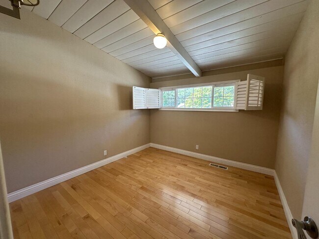 Building Photo - 2350 Rosewood Dr