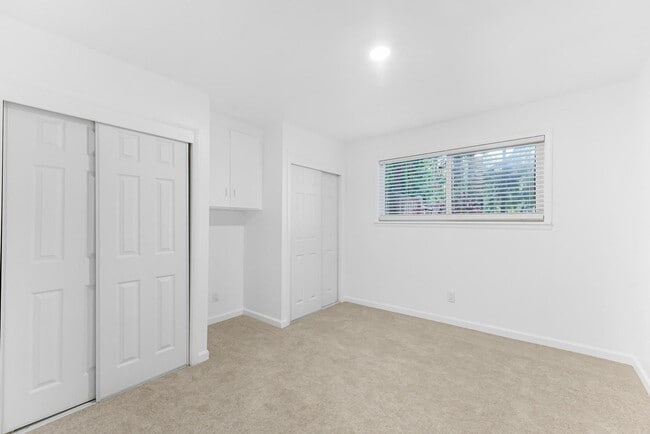 Building Photo - Fully Renovated & Very | Huge Yard | New HVAC | Lease w/ Option to Buy