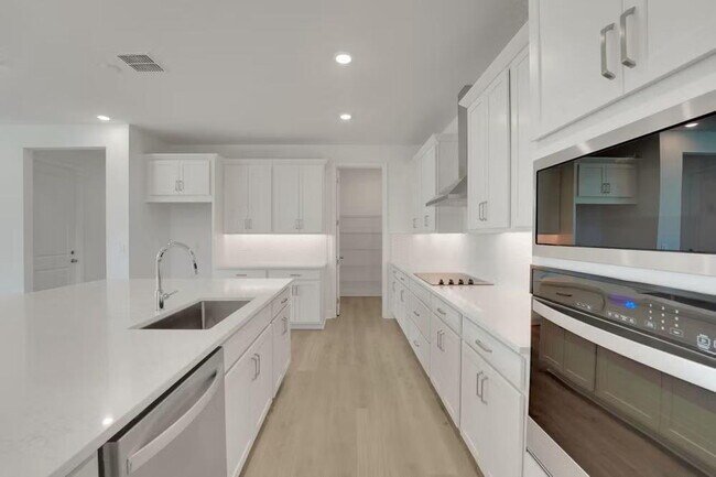 Building Photo - "Spacious 4-Bedroom Gem with 3 Full Baths in Charming Winter Garden!"