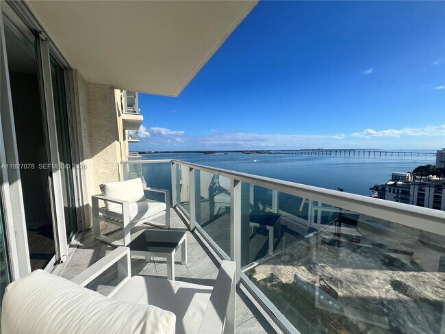 Building Photo - 1155 Brickell Bay Dr