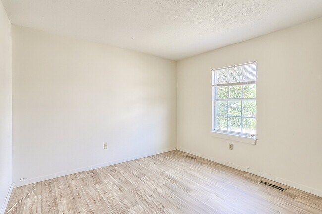Building Photo - English Creek- Casa