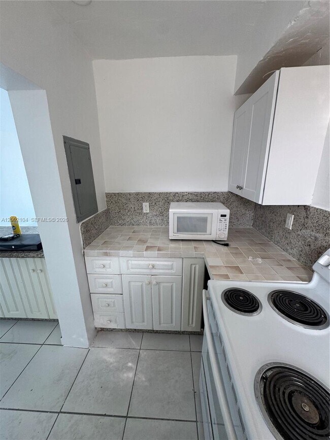 Building Photo - 10281 E Bay Harbor Dr