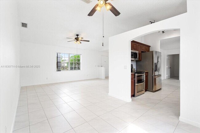 Building Photo - 3749 SW Kasin St