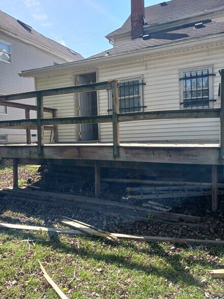 Building Photo - 812 W Main St