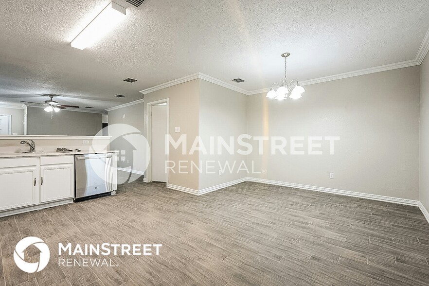 Building Photo - 704 Panola Dr