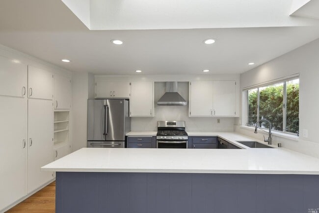 Building Photo - 22 Brennfleck Ave