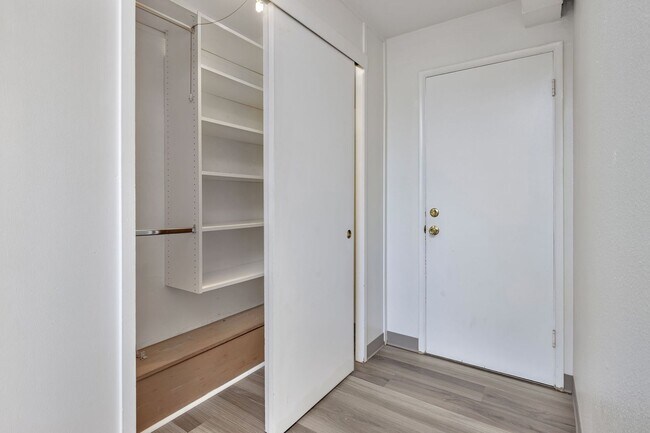 Building Photo - 1 Bed 1 Bath in Prime NW District!