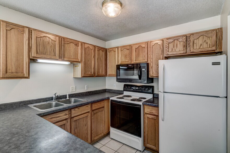 Building Photo - 1008 Dutchman Dr