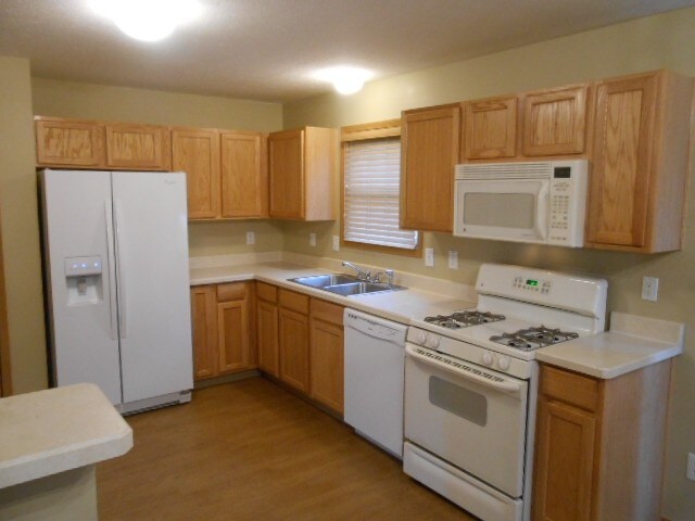 Building Photo - 485 Sycamore Creek St