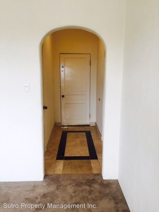 Building Photo - 611 E 20th St