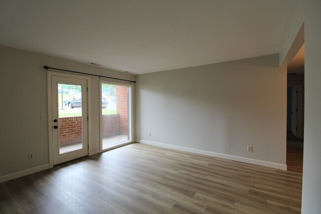 Building Photo - 1112 Blue Ridge Dr
