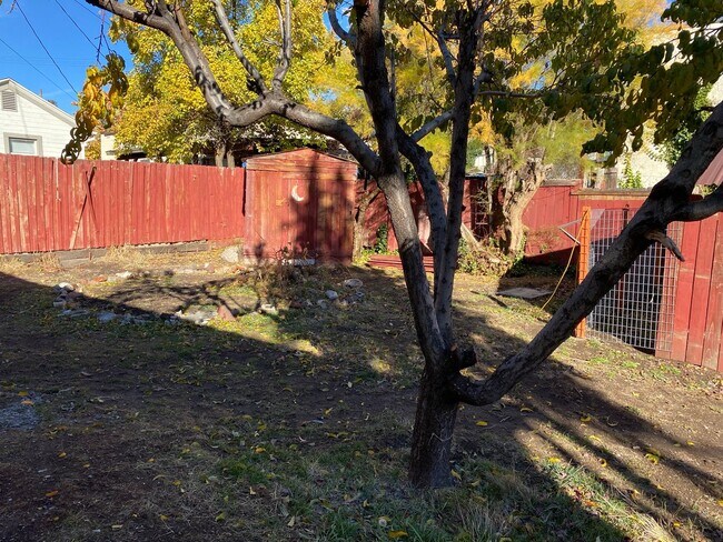 Building Photo - 1930's Bungalow Charmer, 2bdrm, 1 bath hou...