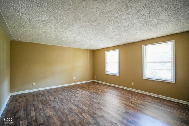 Building Photo - 2226 Mabel Dr