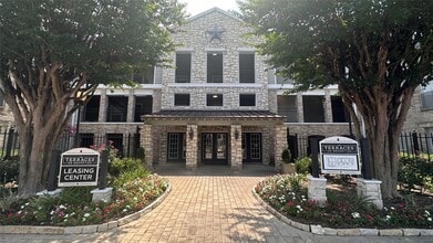 Building Photo - 2825 Bellefontaine