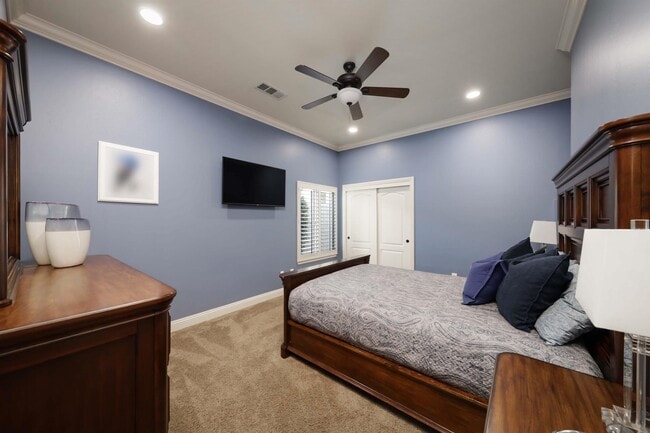 Building Photo - 2510 Tiverton Dr