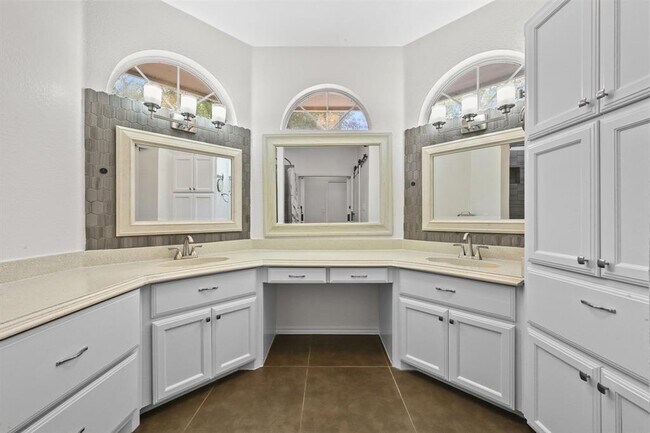 Building Photo - 201 Comanche Camp